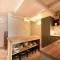 Maison Rénovée avec Jacuzzi et Cuisine dÉté au Centre du Village - FR-1-434-97