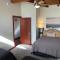 Luxury Riverside Estate - 3BR Home or 1BR Cottage or BOTH - Sleeps 14 - Swim, fish, relax, refresh - أندرسون