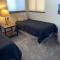 Luxury Riverside Estate - 3BR Home or 1BR Cottage or BOTH - Sleeps 14 - Swim, fish, relax, refresh - أندرسون