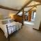 Spacious Cotswold country cottage - Buscot