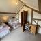 Spacious Cotswold country cottage - Buscot