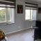 Penthouse mit Kamin, Dachterrasse, Meerblick, Gasgrill, Klimaanlage, Luxus-Design-Apartment, 2 Minuten zum Strand
