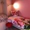 Apartment in Gelb, mit Balkon, Kamin, 50 Schritte zu Radweg, ideal for Long Stay, 4 Singles in Single Rooms