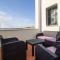 DEK001 Riverview Modern Townhouse in Centre of Ay