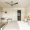 Beach Views -Camps Bay Village - 开普敦