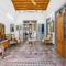 To Hani - Large Traditional House