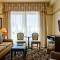 Gaslamp Plaza Suites