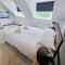 City House in Nice Area - Smart TVs, 900mb Wifi