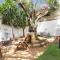 To Hani - Large Traditional House