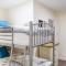 Cosy Open Plan Harbourside Inn with SuperKing Beds, Wood Burning Stove and Bar