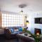 Cosy Open Plan Harbourside Inn with SuperKing Beds, Wood Burning Stove and Bar