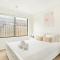 KOZYGURU Greenvale VIC Roomy Charming 7 Bed House + Free Parking VGR021
