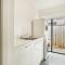 KOZYGURU Greenvale VIC Roomy Charming 7 Bed House + Free Parking VGR021