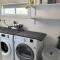 Bright, Cosy Cottage Central To Town - CBD