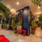 Lynlan Hostel & Cafe
