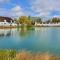 Charming Lake House nature retreat in Cotswold Water Park, South Cerney near Cirencester