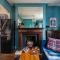 Charming home with roof terrace in East London by UnderTheDoormat - 伦敦