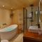 The Sunbird Inn - with luxurious bathroom - Diessen