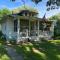 Lovely 2 Bedroom Cottage Just Off Orange Lake!