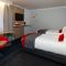 Holiday Inn Express London Luton Airport, an IHG Hotel