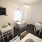 Media Manor - Fully Refurbished in 2022 - Large 6 Bedrooms, 3 Bathrooms plus Media Games Room
