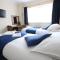 Corner House Hotel Gatwick with bookable Holiday parking - Horley