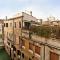 Very central apartment in historical 1600 Palace with lift within a few min walk from San Marco Square