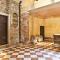 Very central apartment in historical 1600 Palace with lift within a few min walk from San Marco Square