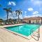 Stylish Fort Myers Condo about 2 Mi to Beaches!