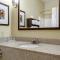 Holiday Inn Express and Suites Sikeston by IHG