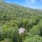 Falling Waters at Rumbling Bald - ليك لوري