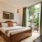 El Arbol by The Blue Kite with Rooftop Pool, Kitchen, Wifi, Security,10 Mins to Candolim Beach & 5 mins to Casino