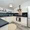 Pass the Keys Perfectly located stylish 2 bed home with Parking - Newport