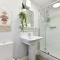 Pass the Keys Perfectly located stylish 2 bed home with Parking - Newport