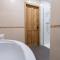 The Holmes Barn - Sleeps 16 - Pet friendly