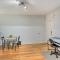 3 Mi to Dtwn Walkable Apt in Cleveland! - Cleveland