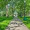 3 Mi to Dtwn Walkable Apt in Cleveland! - Cleveland