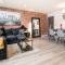 Stunning 2 bed with outside balcony, super king beds and 75’’ TV!