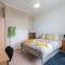 Spacious 4BR, Parking, Near Centre, Accommodates 8