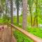 The River House with Deck, on McKenzie River!