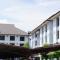 Grand Airport Resort