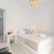 Ariadne's Crown Luxury Suites with Private Pool - Vívlos