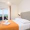 A3-90m2 apt w shared pool & balcony next to beach