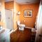 Twin Oaks Inn