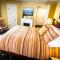 Twin Oaks Inn