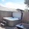 Shepherd's Watch Cottage - 5* Cyfie Farm with private hot tub - Llanfyllin