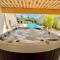 Studio avec jacuzzi et piscine