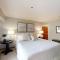 All Seasons Condominiums 303