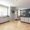 Stylish Lytham 5 Bedroom 3 Bathroom House with Hot Tub