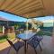 Adorable-secure 3 bedroom holiday home with Pool around the corner from The Miners Rest. - Kalgoorlie